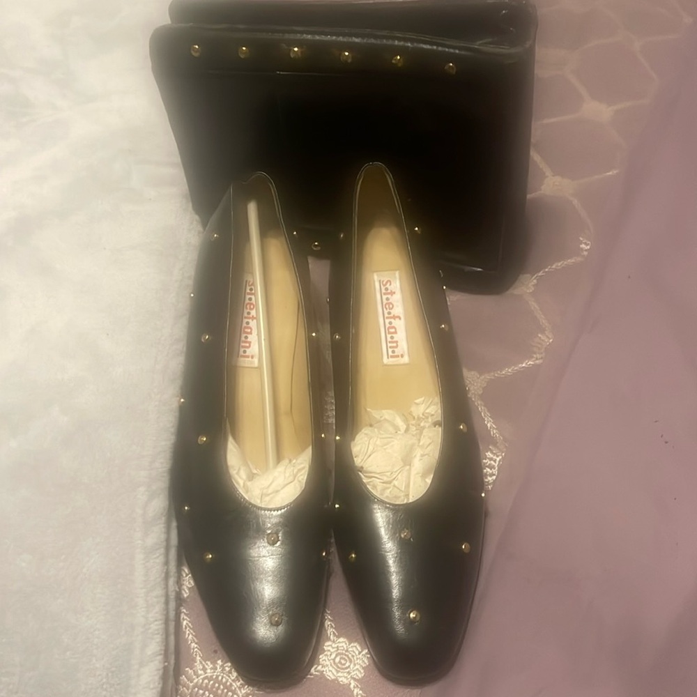 Black and Gold beauties. Add these 0ne inch pumps.